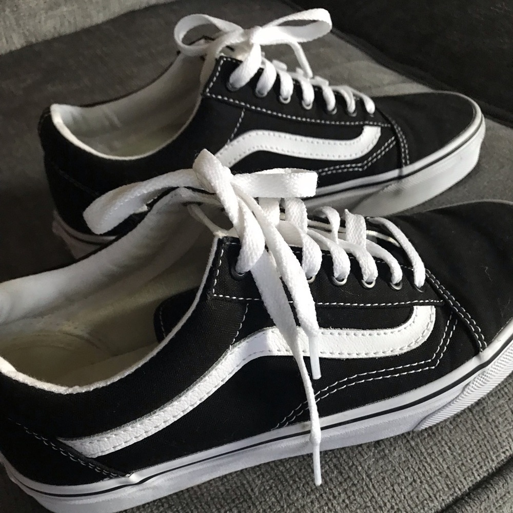 Tennis van’s almost new,  used only one time,  size 8 woman,  6.5 men,